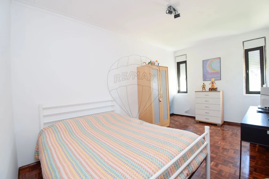Apartamento T1 para Venda em Rio de Mouro Foto 14