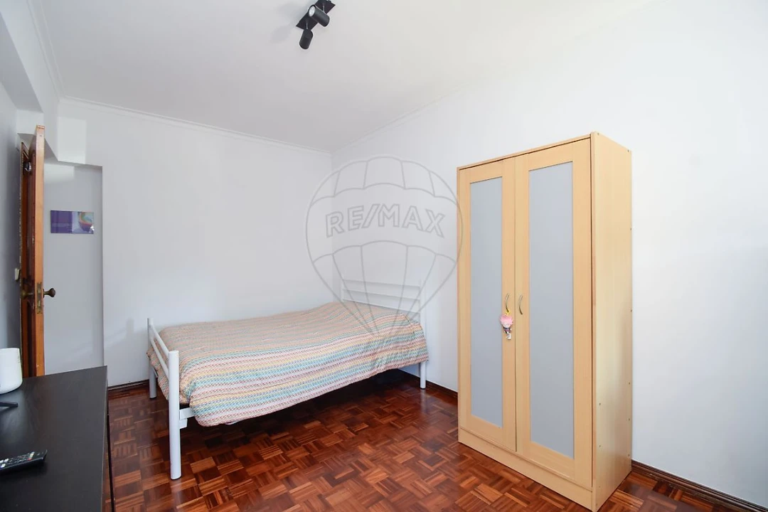 Apartamento T1 para Venda em Rio de Mouro Foto 16
