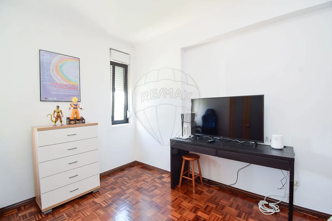 Apartamento T1 para Venda em Rio de Mouro Foto 15