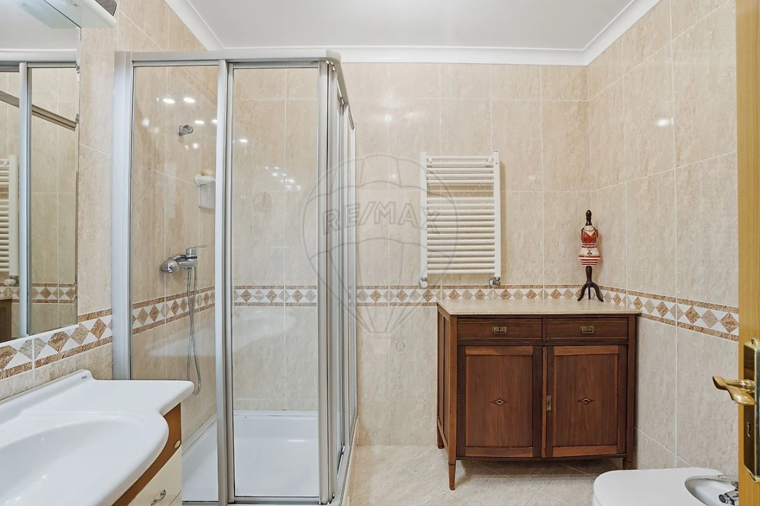 Apartamento T4 para Venda em Carcavelos e Parede Foto 41
