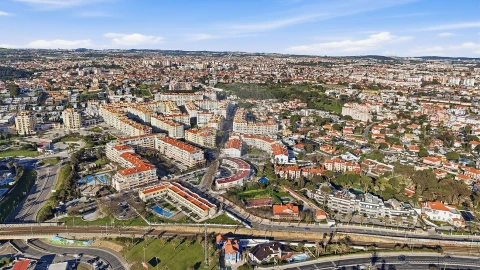 Apartamento T4 para Venda em Carcavelos e Parede