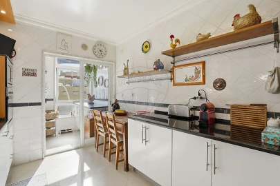 Apartamento T4 para Venda em Carcavelos e Parede
