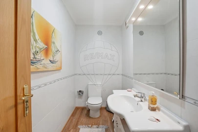 Apartamento T4 para Venda em Carcavelos e Parede