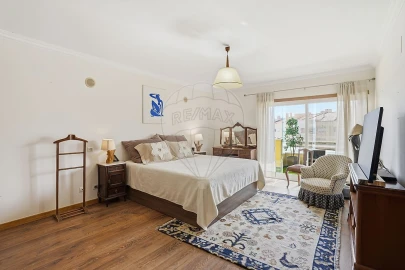 Apartamento T4 para Venda em Carcavelos e Parede