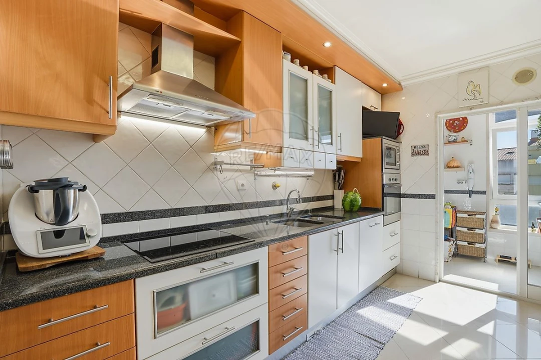 Apartamento T4 para Venda em Carcavelos e Parede Foto 18