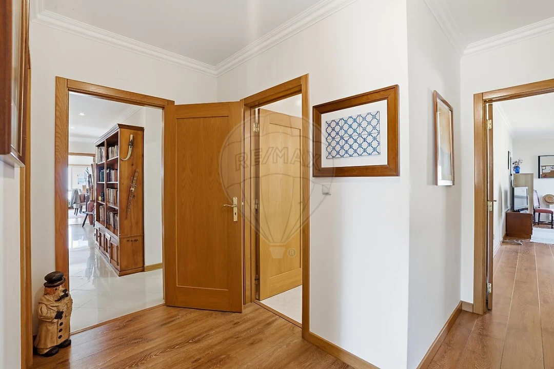 Apartamento T4 para Venda em Carcavelos e Parede Foto 19