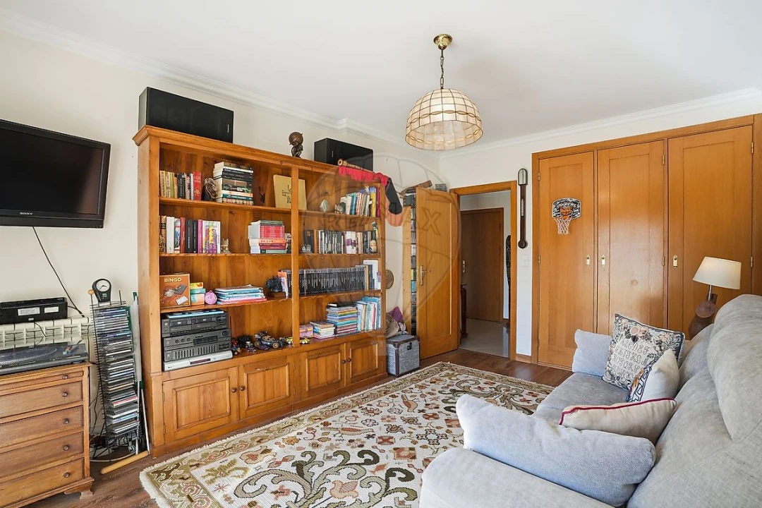 Apartamento T4 para Venda em Carcavelos e Parede Foto 21