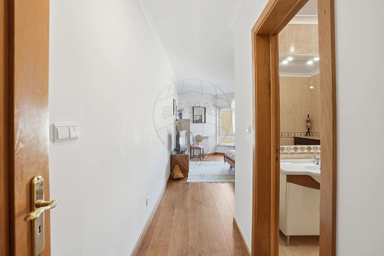 Apartamento T4 para Venda em Carcavelos e Parede Foto 42
