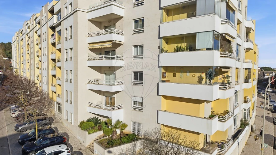 Apartamento T4 para Venda em Carcavelos e Parede Foto 3