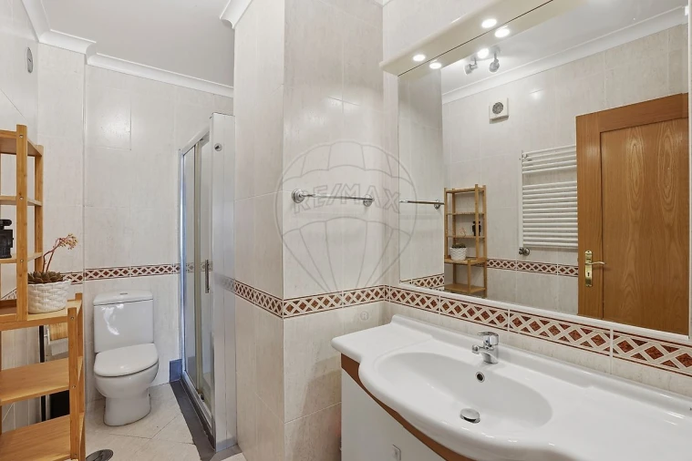Apartamento T4 para Venda em Carcavelos e Parede Foto 31