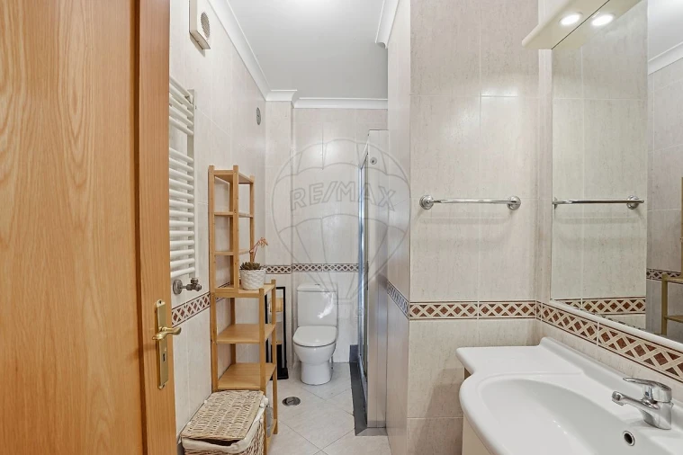 Apartamento T4 para Venda em Carcavelos e Parede Foto 30
