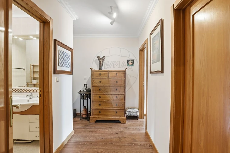 Apartamento T4 para Venda em Carcavelos e Parede Foto 29