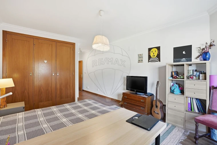 Apartamento T4 para Venda em Carcavelos e Parede Foto 40