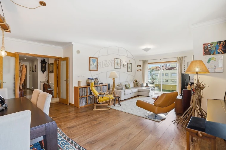 Apartamento T4 para Venda em Carcavelos e Parede Foto 6