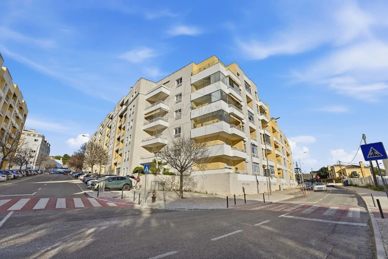 Apartamento T4 para Venda em Carcavelos e Parede Foto 2