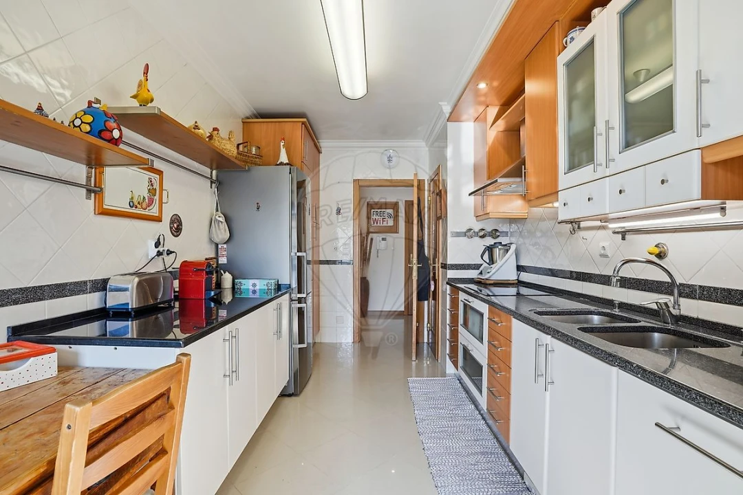 Apartamento T4 para Venda em Carcavelos e Parede Foto 16