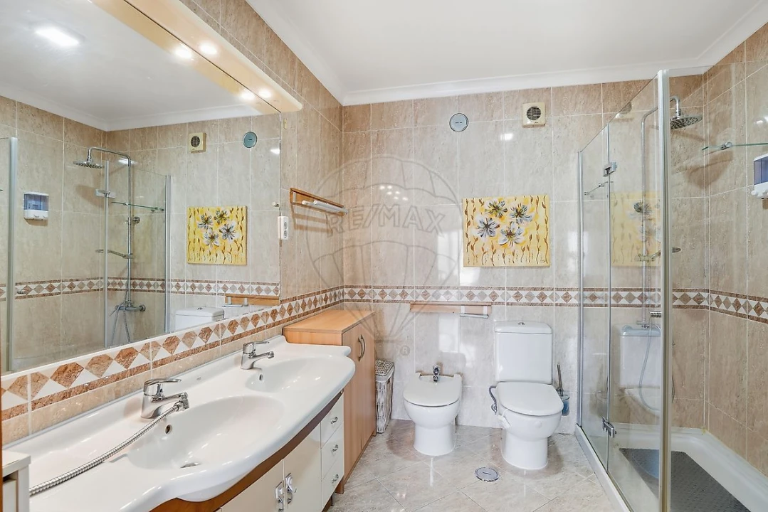 Apartamento T4 para Venda em Carcavelos e Parede Foto 36
