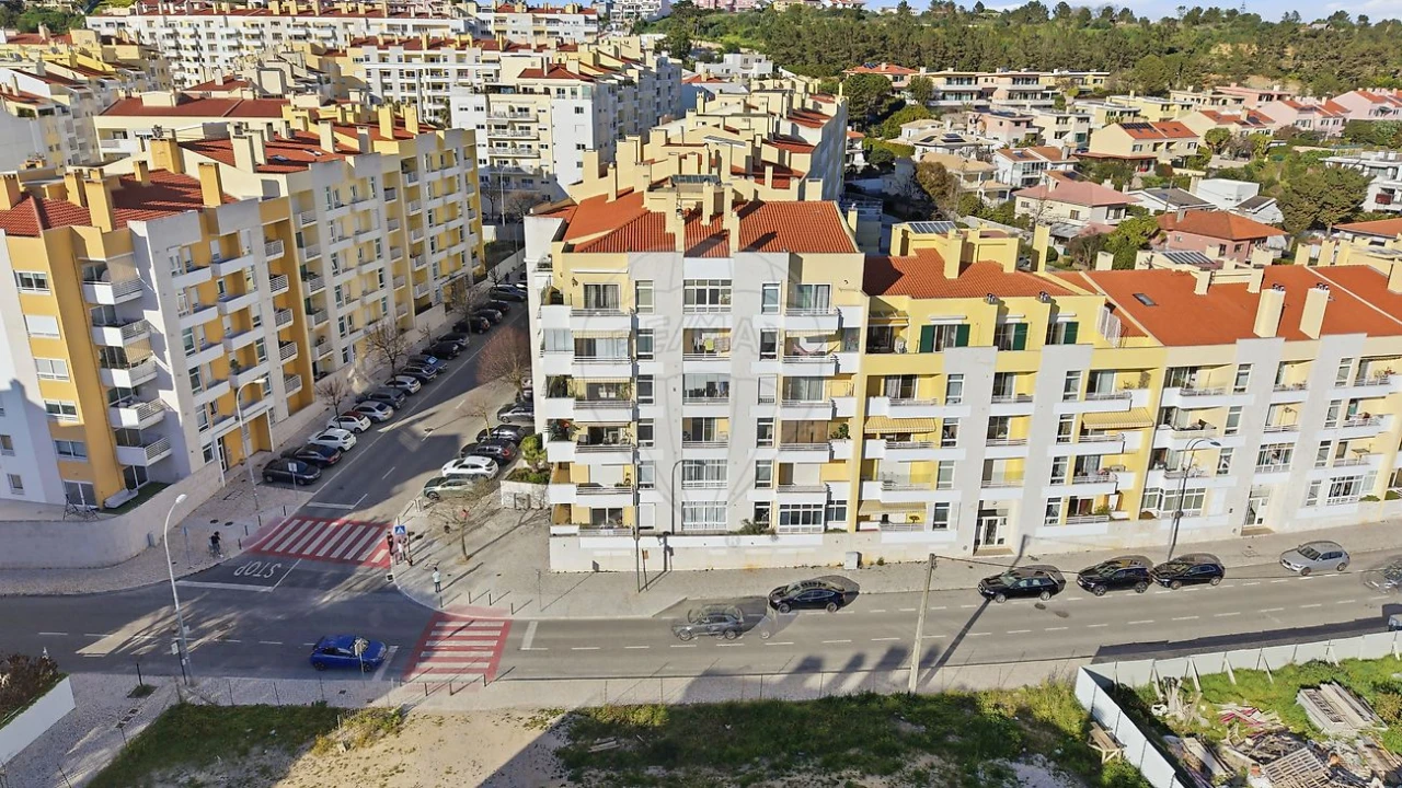 Apartamento T4 para Venda em Carcavelos e Parede Foto 1