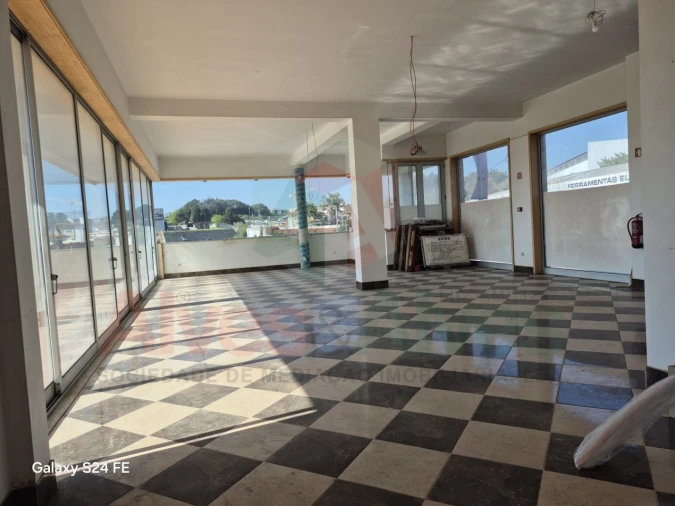 Loja para Arrendamento em Cidade da Maia Foto 2