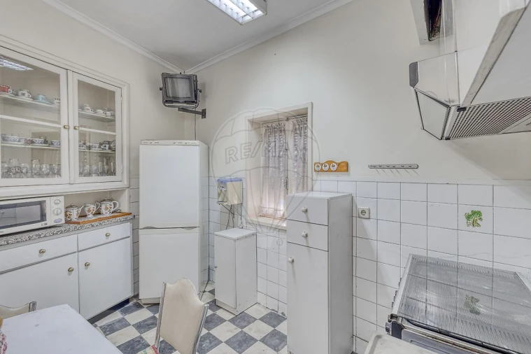 Moradia T11 para Venda em Campanhã Foto 1