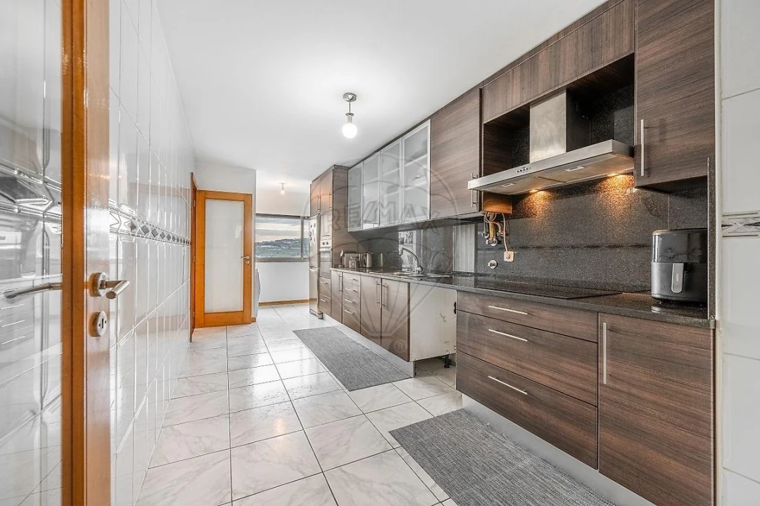 Apartamento T2 para Venda em Selho (São Jorge) Foto 1