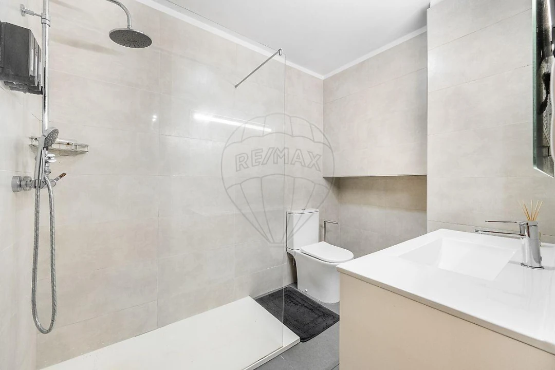 Apartamento T2 para Venda em Selho (São Jorge) Foto 26