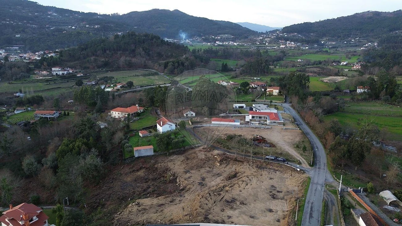 Terreno para Venda em Navió e Vitorino dos Piães Foto 11