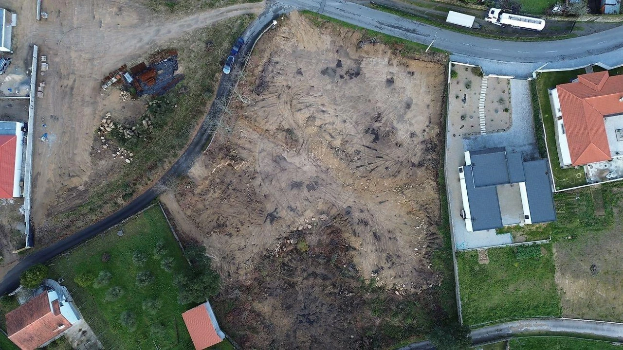 Terreno para Venda em Navió e Vitorino dos Piães Foto 16