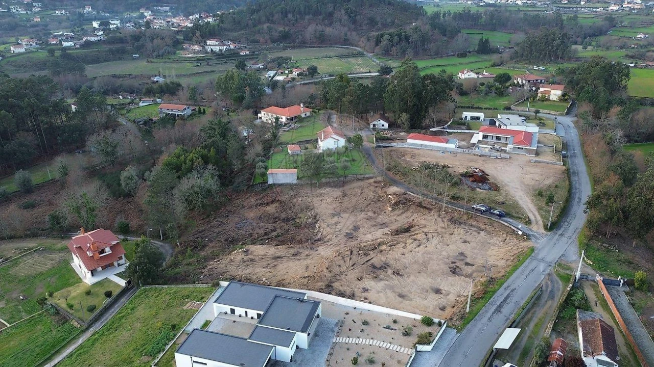 Terreno para Venda em Navió e Vitorino dos Piães Foto 4