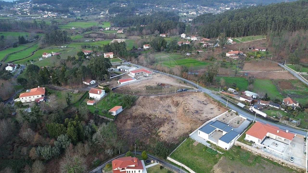 Terreno para Venda em Navió e Vitorino dos Piães Foto 5