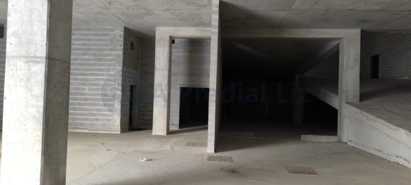Armazém para Venda em Sacavém e Prior Velho