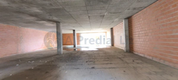 Armazém para Venda em Sacavém e Prior Velho