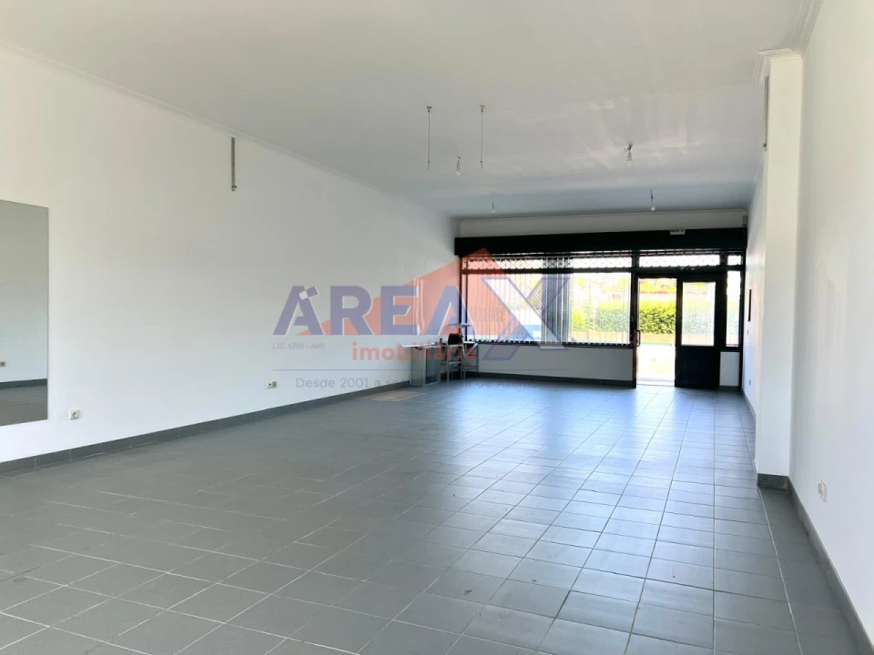 Loja para Venda em Nogueira do Cravo e Pindelo Foto 1