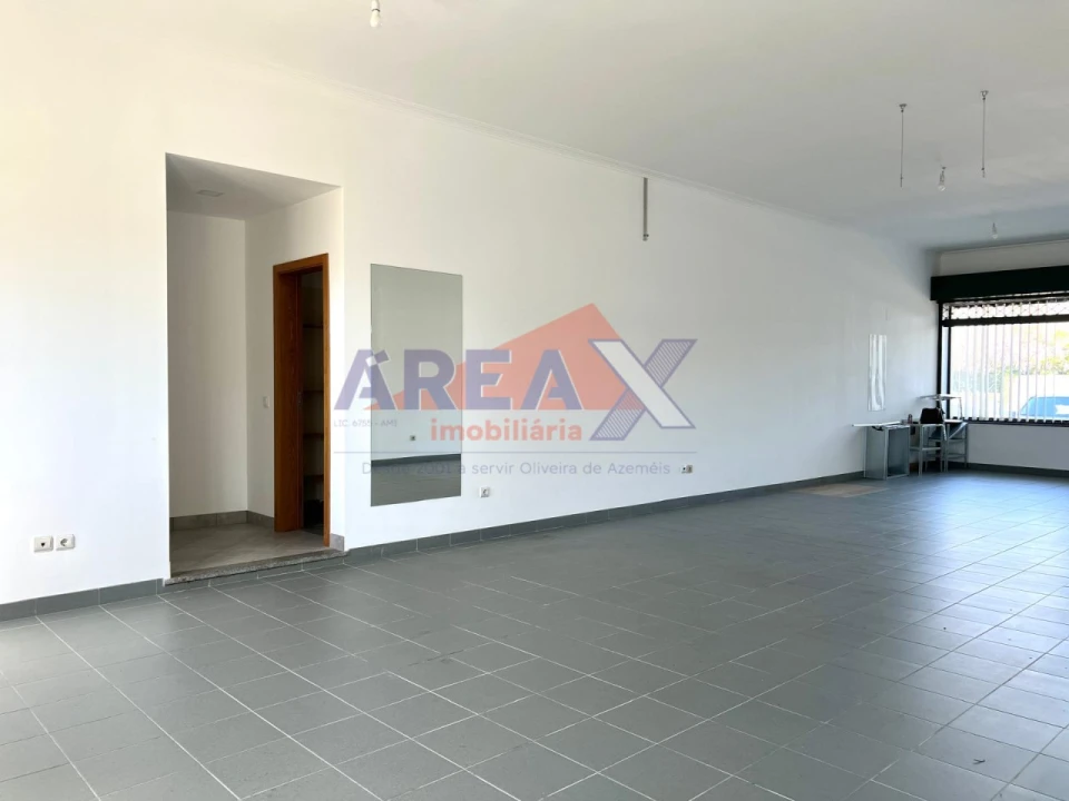 Loja para Venda em Nogueira do Cravo e Pindelo Foto 2