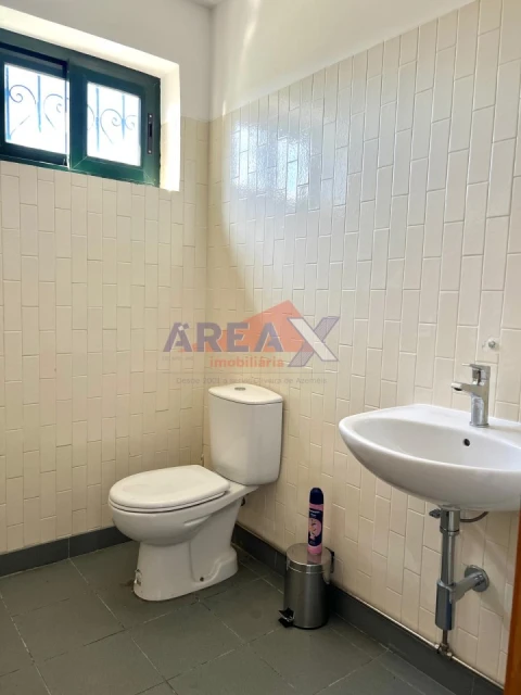 Loja para Venda em Nogueira do Cravo e Pindelo