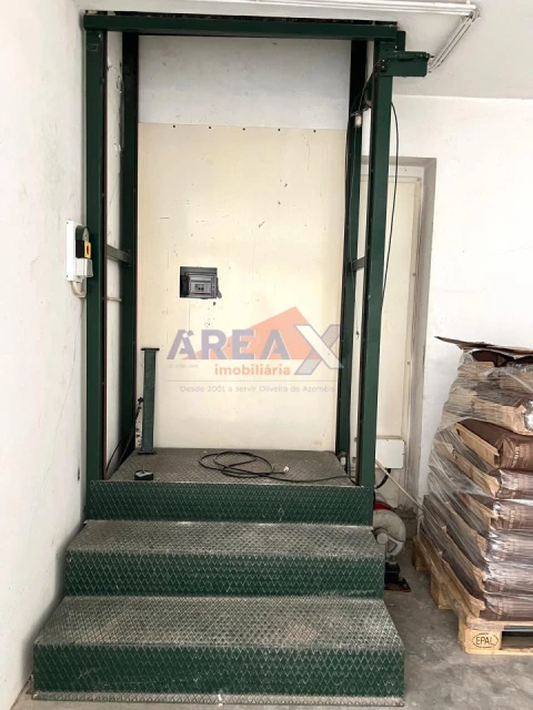 Loja para Venda em Nogueira do Cravo e Pindelo