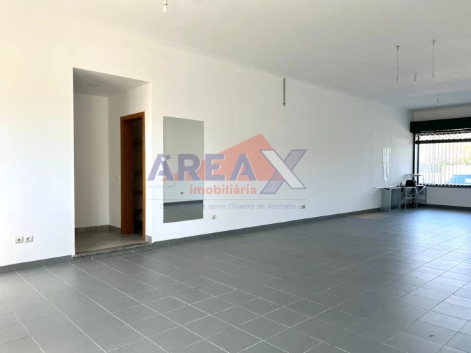 Loja para Venda em Nogueira do Cravo e Pindelo Foto 2