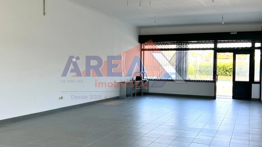 Loja para Venda em Nogueira do Cravo e Pindelo