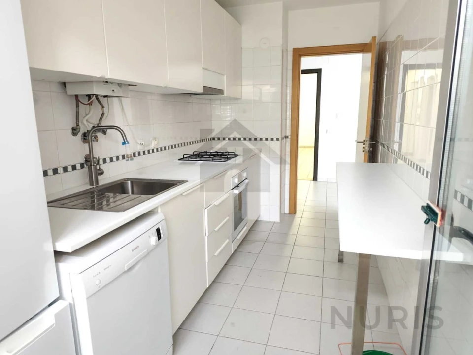 Apartamento T3 para Arrendamento em Portimão Foto 2