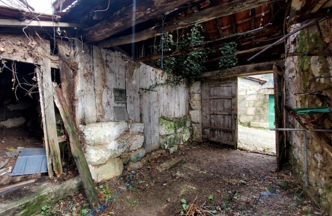 Moradia T2 para Venda em Fonte Arcada Foto 2