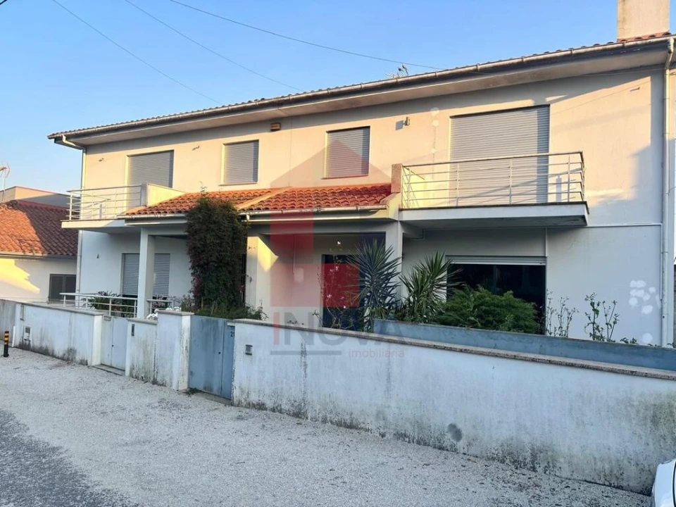 Moradia T4 para Venda em Lage Foto 1