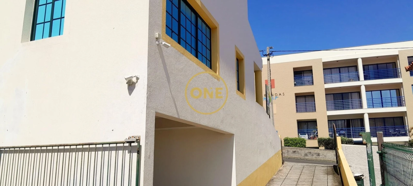 Prédio para Venda em Caniço Foto 13