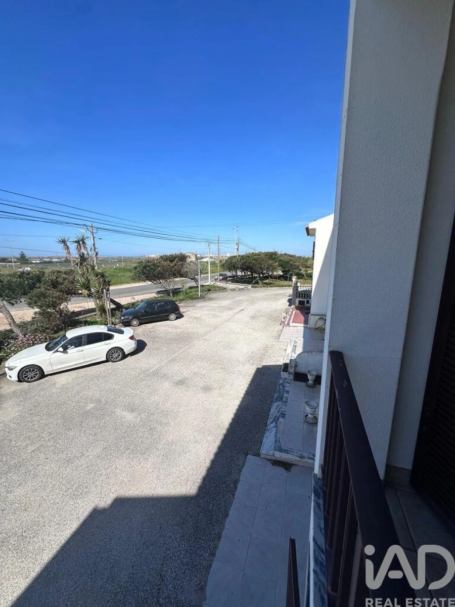 Moradia T3 para Arrendamento em Atouguia da Baleia Foto 14