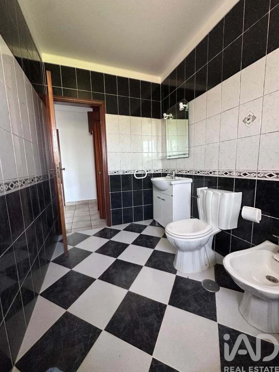 Moradia T3 para Arrendamento em Atouguia da Baleia Foto 16