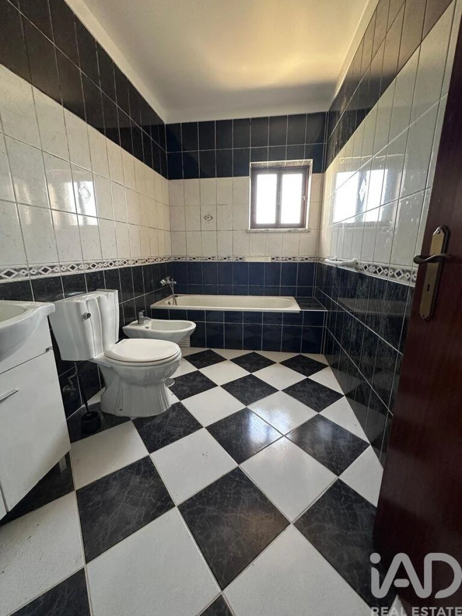 Moradia T3 para Arrendamento em Atouguia da Baleia Foto 15