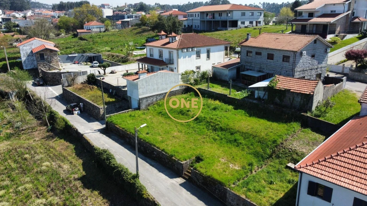 Terreno para Venda em Carvalhosa Foto 1