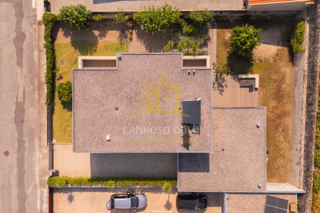 Moradia T5 para Venda em Lanhoso Foto 41