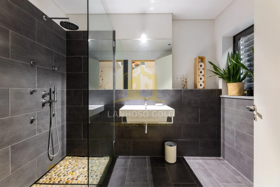 Moradia T5 para Venda em Lanhoso Foto 4