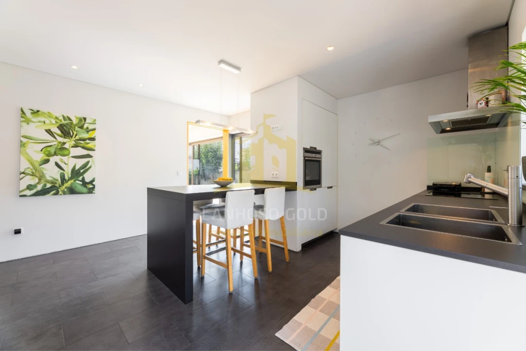 Moradia T5 para Venda em Lanhoso Foto 12