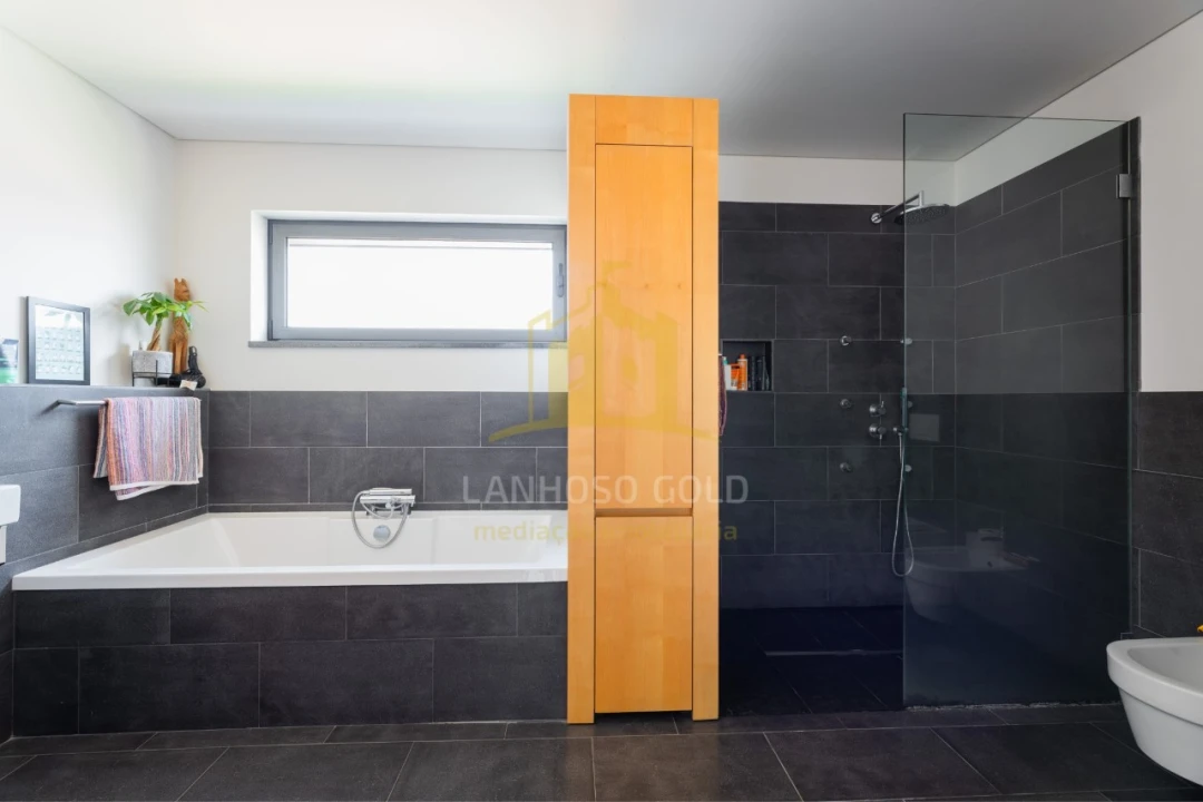 Moradia T5 para Venda em Lanhoso Foto 27